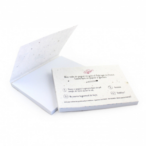 Bloc-note papier graines personnalisable, goodie made in France avec couverture de fleurs ensemencée, format compact pour communication écologique.