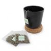 Mug bambou liège blanc bleu ou noir avec infusettes de thé bio, idéal pour produits dérivés finance et cadeaux d'affaires.