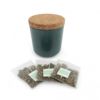 Mug bambou liège blanc bleu ou noir avec infusettes de thé bio, idéal pour produits dérivés finance et cadeaux d'affaires.